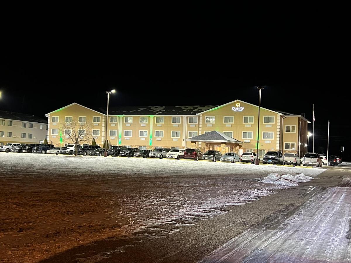 Quality Inn & Suites Wisconsin Dells Downtown - Waterparks Area Extérieur photo