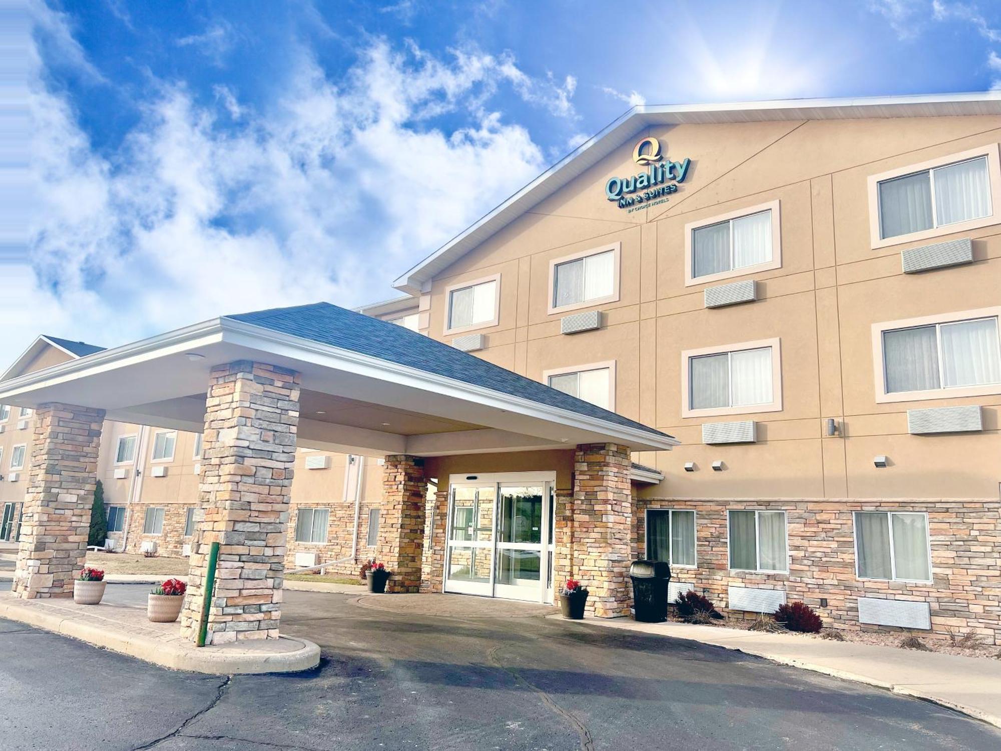 Quality Inn & Suites Wisconsin Dells Downtown - Waterparks Area Extérieur photo