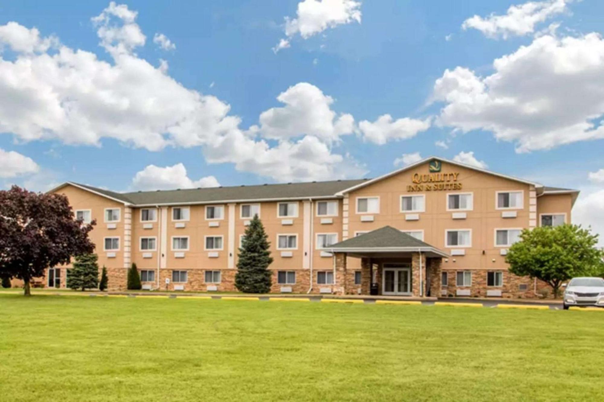 Quality Inn & Suites Wisconsin Dells Downtown - Waterparks Area Extérieur photo